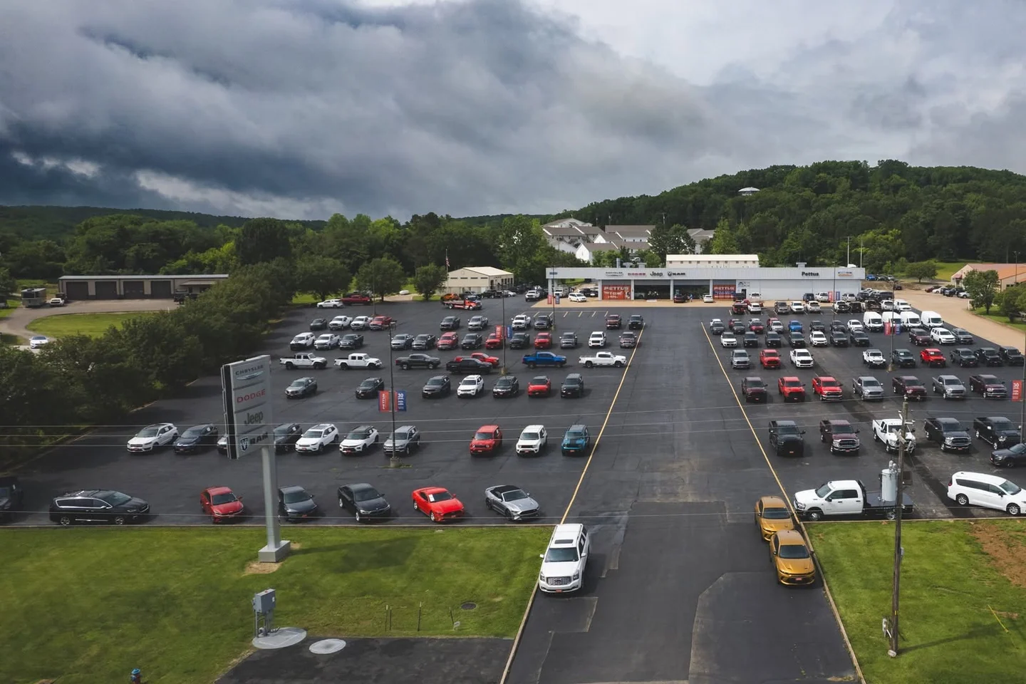 Aerial view of the Pettus CDJR Farmington dealership and vehicle lot